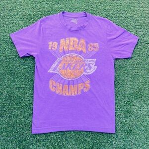NBA x Old Navy 1985 L.A. Lakers NBA Champs Vintage Purple T Shirt Size S 💎